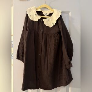 Gorgeous Button-Up Dress with Cream Lace Collar